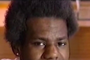 青春年少！詹姆斯更新IG头像为自己16岁爆炸头造型采访照