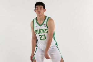 6投1中！媒体人：林葳被双人包夹&挤掩护去拼命防守 克制了出手数