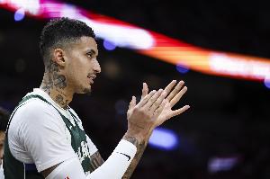 字母缺阵！雄鹿VS勇士首发：库兹马 特纳 罗林斯 AJ-格林 特伦特