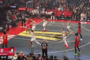 开场就有！阿夫迪亚底角命中三分&开拓者首个进球