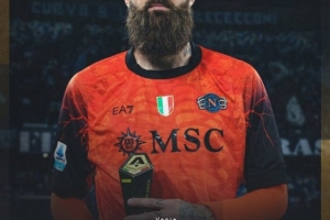 成功扑点，官方：那不勒斯门将瓦尼亚当选战平科莫全场最佳