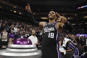 威少在自己生涯第18个赛季里砍下三双 NBA历史控卫首人