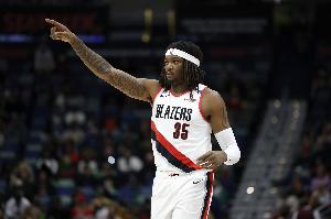 势大力沉！阿夫迪亚送抛传 罗威腾空暴起单臂砸扣