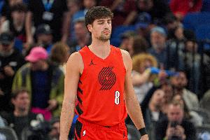 失误略多！阿夫迪亚15中7&罚球7中6拿到22分10板4助 有7次失误