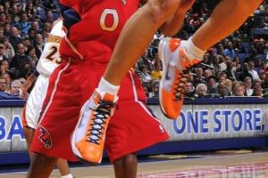 兜兜转转还穿你！库里生涯初期钟情耐克 但被尼科搞砸…